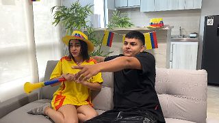 Watch Mi cachonda latina mejor amiga me espera sin ropa interior y apuesta su rico coño mojado si llega a ganar su equipo. ¡Especial del mundial 2026! Film